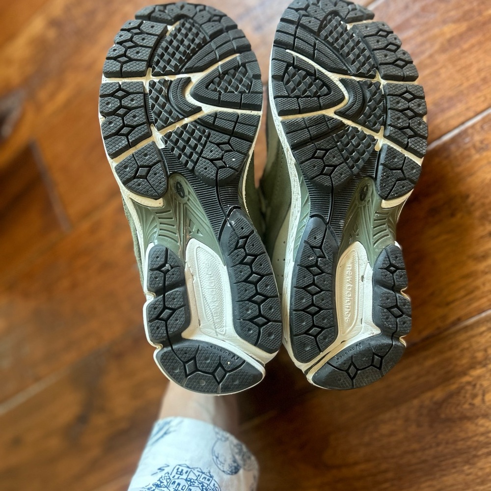 Women’s New Balance 2002R Sneakers - Picture 6 of 13